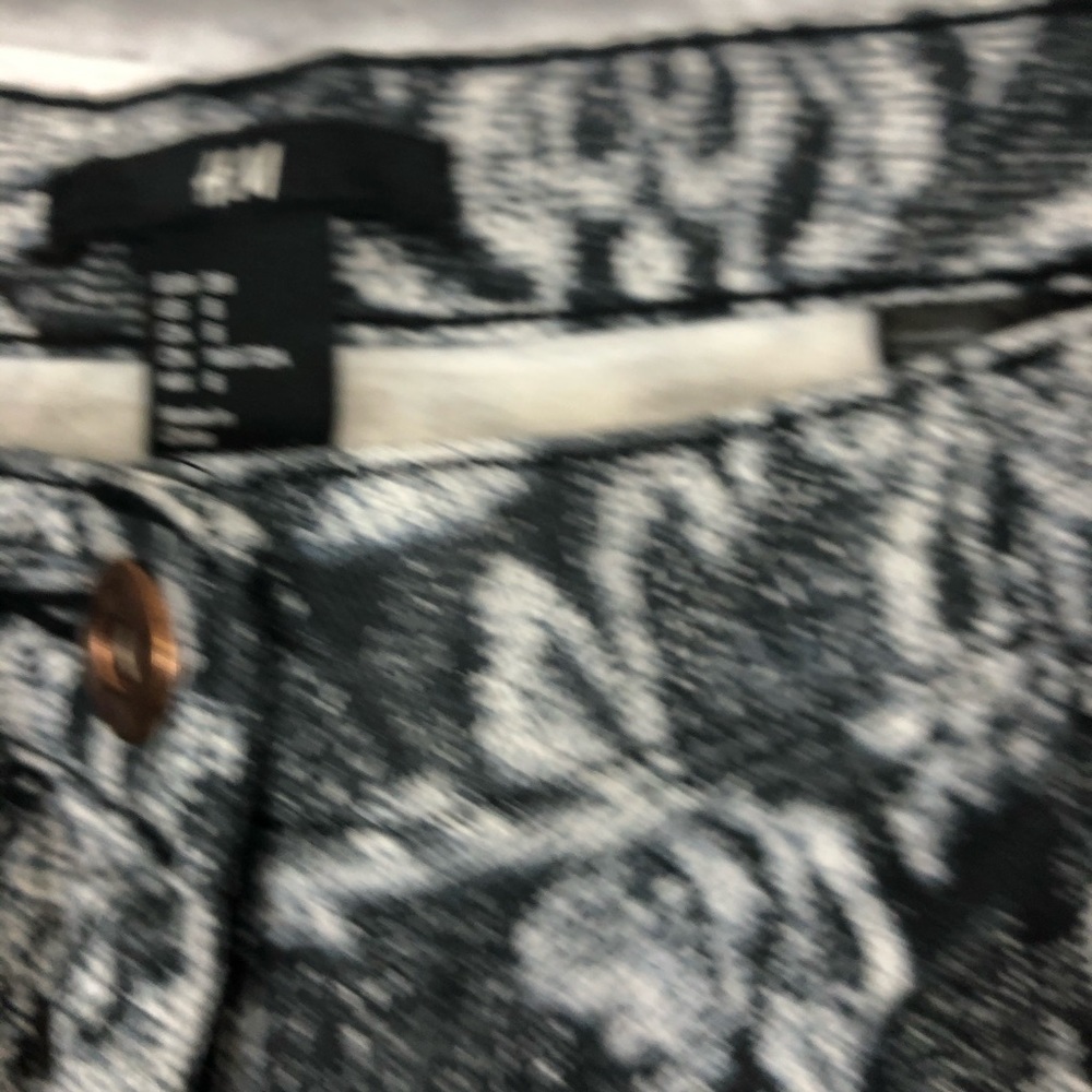 H&M shorts. Size 8 - Picture 3 of 10
